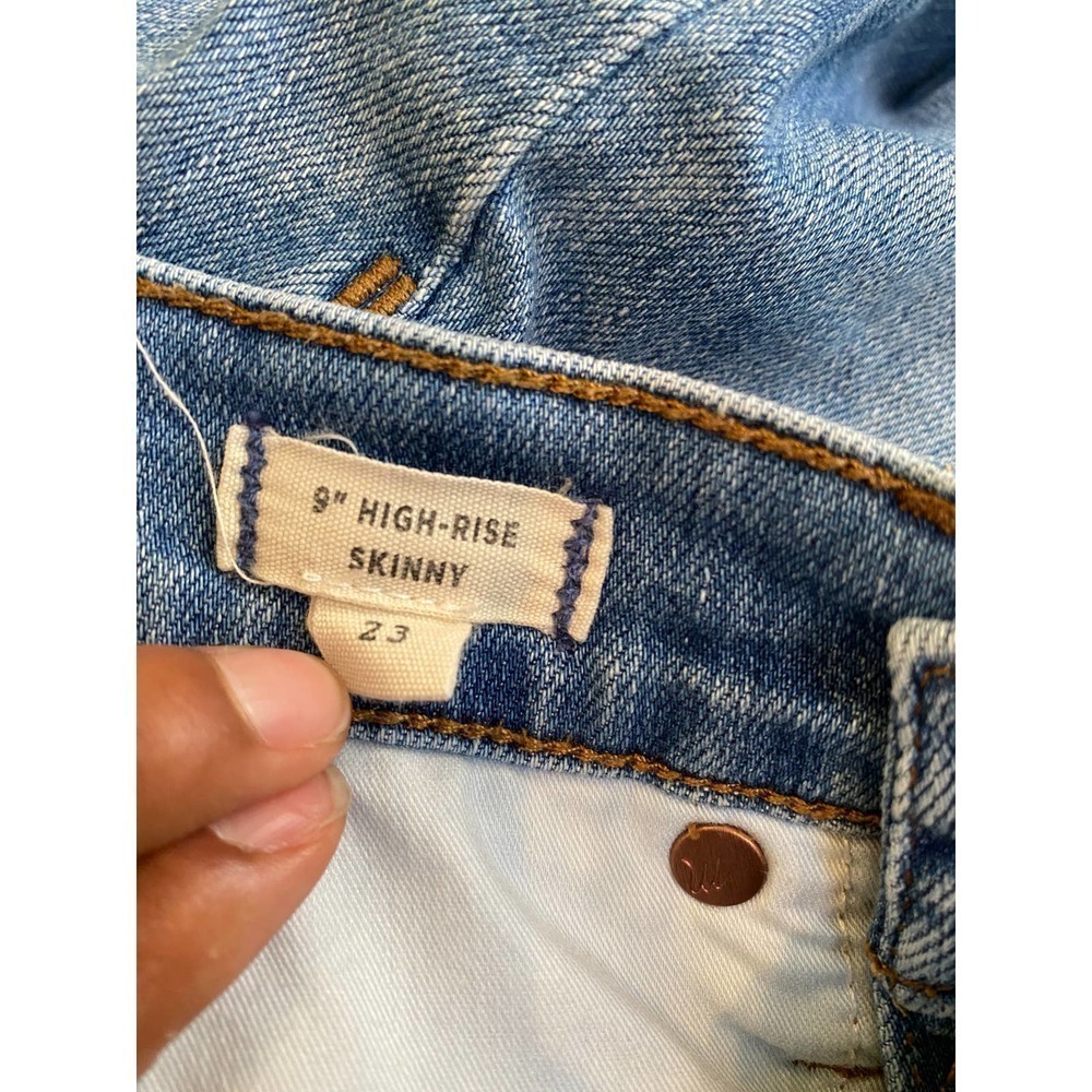 Madewell 9 in High rise torn knees - Picture 8 of 10